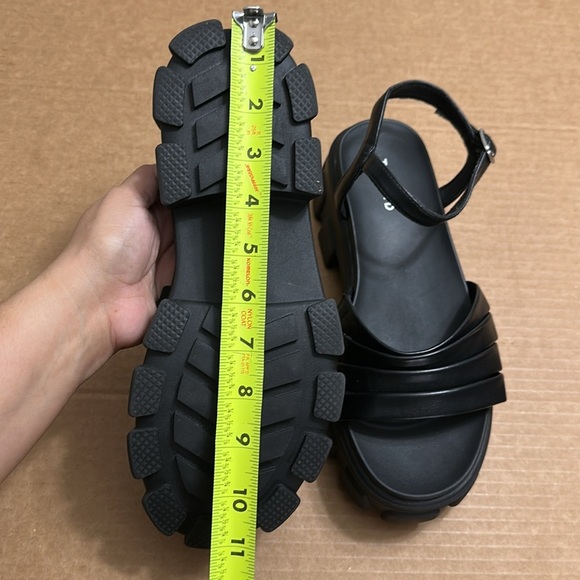 Torrid Multi Band Heeled Chunky Platform Sandal Black Womens Size 8.5 WW NWOT - Picture 11 of 11